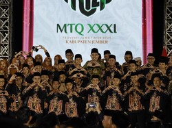Bupati Fawait Beri Beasiswa Kafilah Jember Peraih Juara di MTQ XXXI Jatim