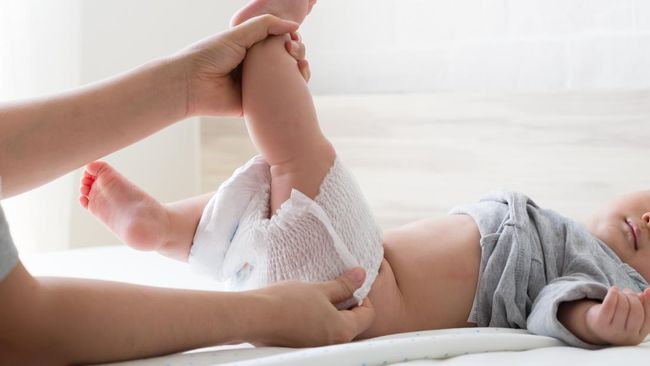 Penyebab BAB Bayi Berwarna Putih, Kapan Tanda Perlu ke Dokter?