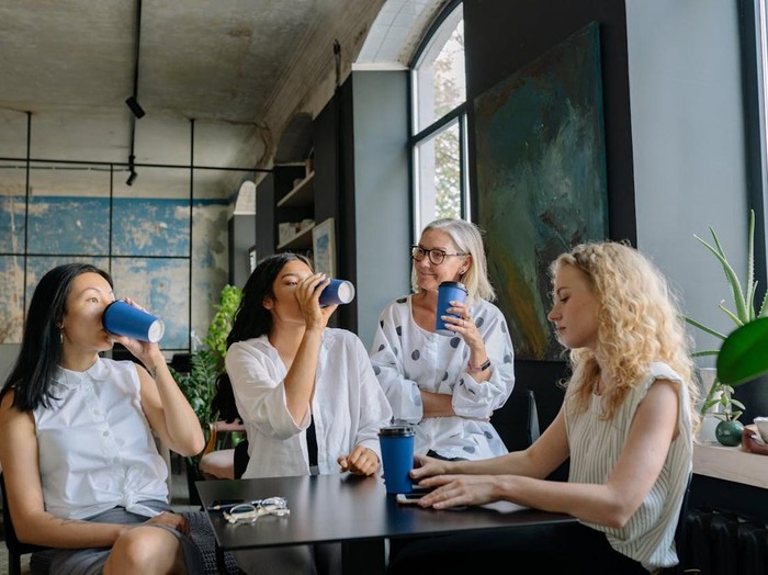 Walaupun teman tidak lagi sama seperti dulu, bukan berarti pertemanan kehilangan nilainya.