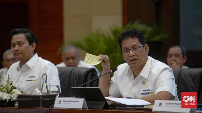 Menteri Keuangan (Menkeu) Purbaya Yudhi Sadewa berencana mengambil alih uang pemerintah daerah (pemda) yang masih menganggur di rekening.