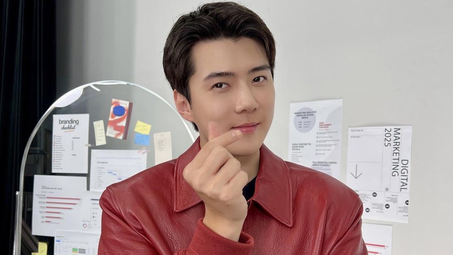 Penampilan perdana Sehun EXO setelah menyelesaikan wajib militer&period;