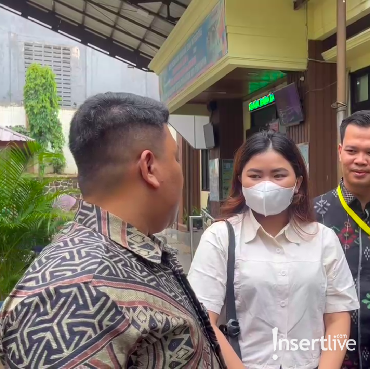 Putri Sulung Mpok Alpa Tepis Isu Aji Darmaji Rebutan Warisan dengan Keluarga