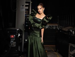 Olla Ramlan Pingsan Tak Kuasa Dengar Kabar Ibunda Meninggal Dunia