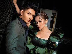 Sempat Bantah Pacaran, 7 Potret Teuku Ryan & Olla Ramlan Pamer Pakai Baju Couple