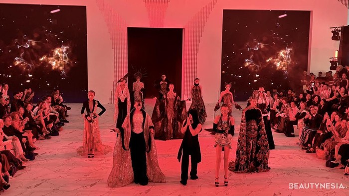 Tex Saverio tampilkan koleksi haute couture di Senayan City Fashion Nation XIX. 11 looks dipresentasikan bertajuk 'DOMINA'.