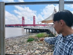 Tumpukan Sampah Cemari Kawasan Wisata Kampung Kapitan Palembang
