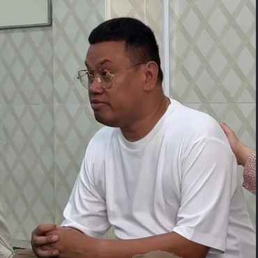 Sambil Menangis, Uya Kuya Janji Selesaikan Program Kerja DPR meski Status Nonaktif