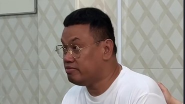 Sambil Menangis, Uya Kuya Janji Selesaikan Program Kerja DPR meski Status Nonaktif