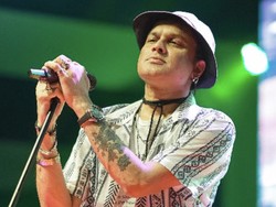 Penyanyi Legendaris India Tewas saat Menyelam di Singapura
