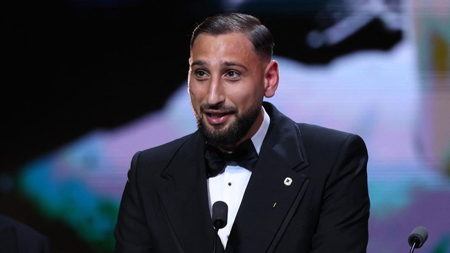 Kiper Manchester City Gianlugi Donnarumma menyindir Paris Saint-Germain (PSG) setelah meraih trofi Lev Yashin dalam ajang Ballon d'Or 2025.