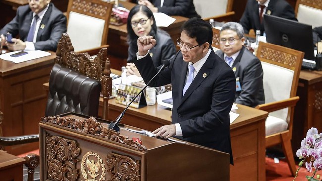 Menkeu Purbaya menyebut baru Rp7 triliun dari target Rp60 triliun uang yang kembali ke negara dari para pengemplang pajak.