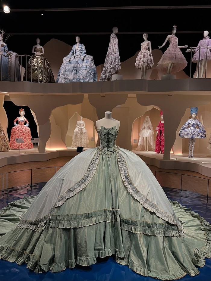 Gaun Marie Antoinette di pameran Victoria & Albert Museum (V&A), London/Foto: instagram.com/trendmaison