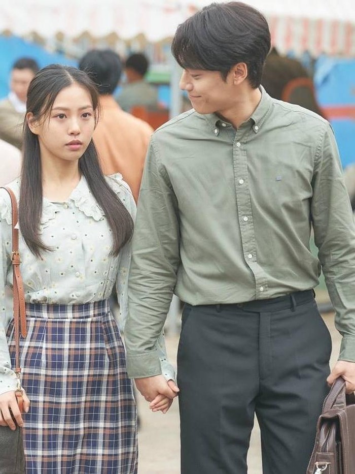 Selain bersahabat di kehidupan nyata, Lee Do Hyun dan Go Min Si sering kali mendapatkan project bersama.