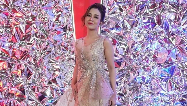 Mayang Berpenampilan Glamour di Ulang Tahun Insert ke-22, Ingin Jadi Tante Kaya 2026