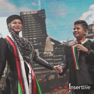 Ikut Aksi Kemanusiaan, 7 Potret Duet Rossa-Prince Poetiray Pakai Busana Palestina