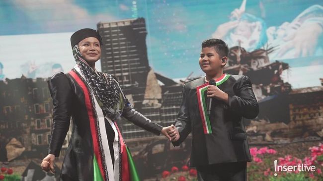 Ikut Aksi Kemanusiaan, 7 Potret Duet Rossa-Prince Poetiray Pakai Busana Palestina
