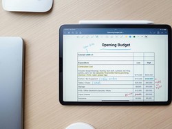 Tips Atur Keuangan Bagi Pekerja Gaji UMR agar Bisa Tetap Nabung