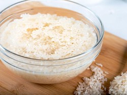 Mencuci Beras Sebelum Dimasak, Perlu atau Tidak? Simak Penjelasannya