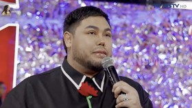 Ivan Gunawan Pakai Kemeja Bernuansa Palestina di Anniversary Insert