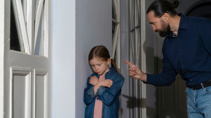 4 Kalimat Diucap Orang Tua yang Bikin Anak Jadi Penakut, Simak Biar Nggak Keceplosan!