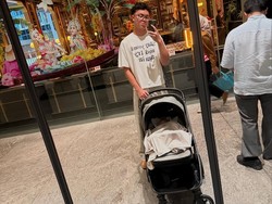 Adik Sambung Kesayangan Aaliyah Massaid, Ini 7 Momen Keanu Momong Baby Arash