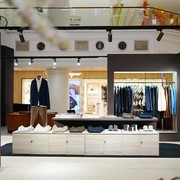 Style Anti Gagal Musim Hujan: Sontek 5 Kiat Padupadan Keren dari M&S Autograph AW25