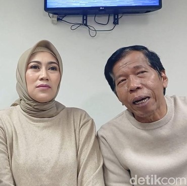 Kiwil dan Venti Figianti Tampak Akur Berdampingan di Pernikahan Sang Putri
