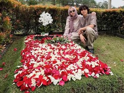 Komentar Tiko Aryawardhana Saat BCL dan Noah Peringati Ultah Mendiang Ashraf Sinclair