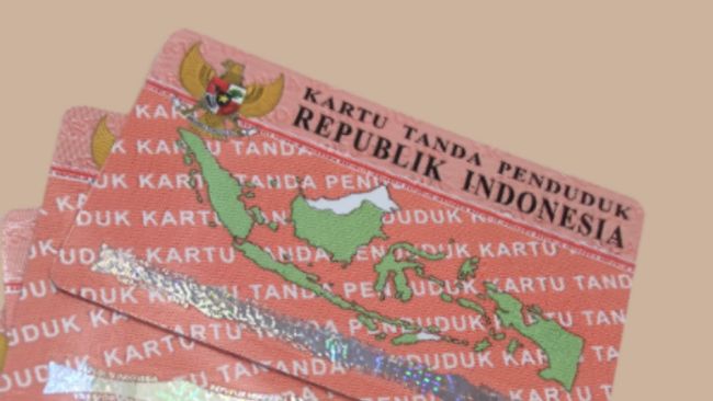 Kartu identitas yang berlaku di Indonesia tak cuma warna biru. Ada KTP lain berwarna pink dan oranye. Lantas, apa beda KTP biru, pink, dan KTP oranye?