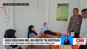 VIDEO: Puluhan Siswa Diduga Keracunan MBG, Orang Tua Panik
