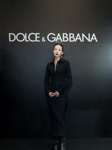 5 Gaya Elegan Moon Ga Young di Pembukaan Dolce & Gabbana Pop-Up Store di Plaza Indonesia