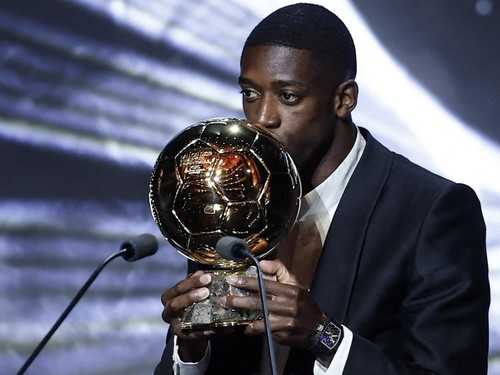 FOTO: Ousmane Dembele Raih Penghargaan Ballon d'Or 2025