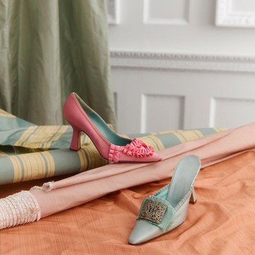 Demam Marie Antoinette! Intip Koleksi Sepatu Manolo Blahnik Terinspirasi Sang Ratu Prancis Ikonis