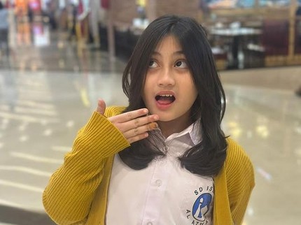 5 Potret Cantik Shakara, Putri Aden Bajaj yang Mulai Beranjak ABG