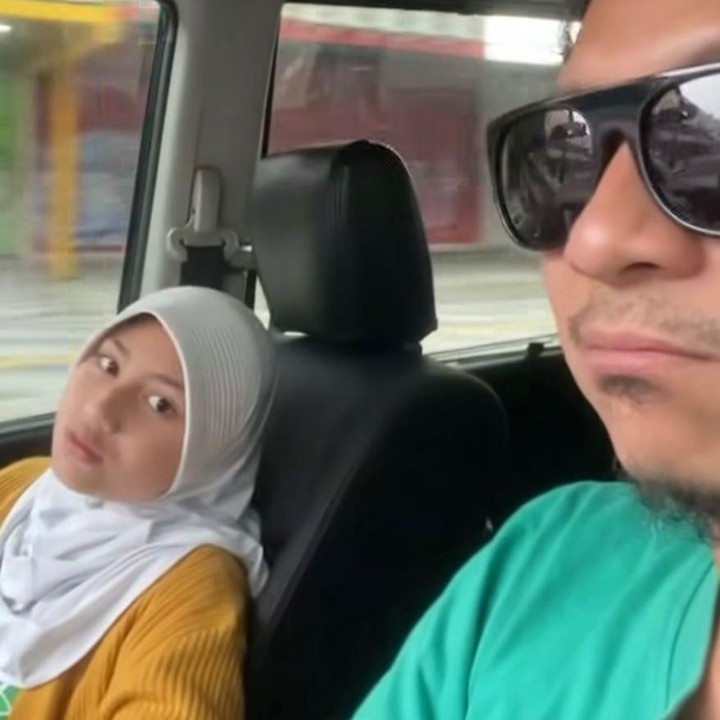 <p>Meski kini mulai beranjak ABG, Shakara tetap menjadi putri kecil Ayah Aden Bajaj. Momen sederhana seperti dianter ke sekolah pun tetap menjadi rutinitas hangat yang selalu mereka lakukan bersama. (Foto: Instagram @adenbajaj)</p>