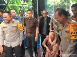 Sinta Wahid Sambangi Polda Metro, Hendak Jenguk Delpedro dkk