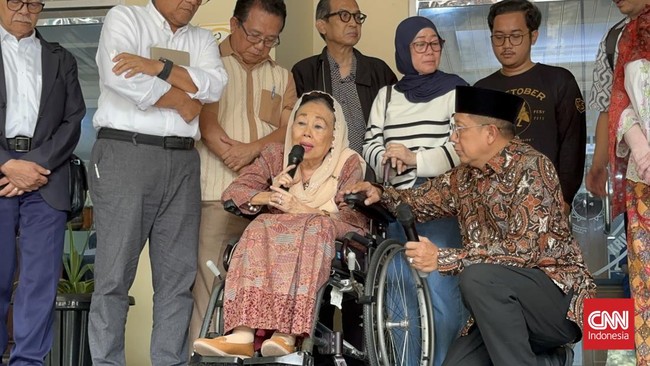 Istri Gus Dur prihatin penahanan aktivis Delpedro dkk yang ia sebut sebagai anak bangsa yang sedang memperjuangkan kebebasan berpendapat.