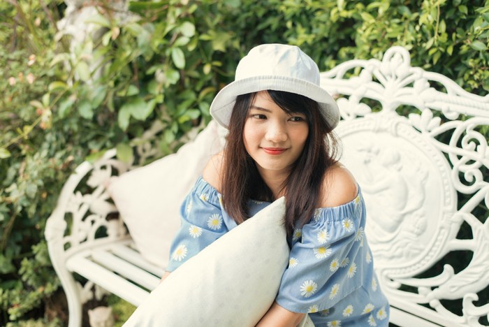 Libra adalah zodiak yang sering dinobatkan sebagai yang paling memesona di antara semua tanda bintang. Melansir Bustle, astrologer Jessica D'Angio menjelaskan bahwa Libra adalah salah satu dari dua zodiak yang diatur oleh Venus, yakni planet cinta dan kecantikan, sehingga hal ini menjadikannya sangat memikat.