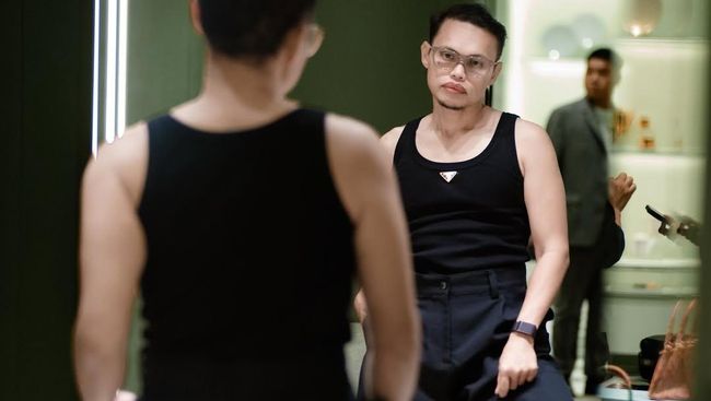 Sempat Pakai Hijab-Cadar Ikut Kajian, Ini 7 Potret Beda Wanda Hara Gagah Berjenggot