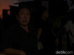 Warga Kandea Makassar Histeris Lihat Rumahnya Terbakar Akibat Tawuran