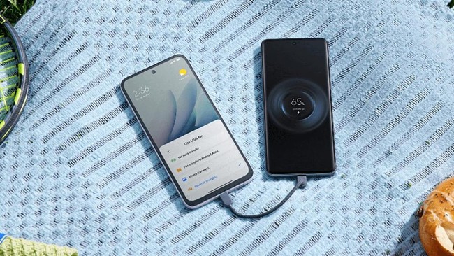 Redmi 15 membawa baterai 7.000 mAh dengan pengecasan 33 W, layar 6,9 inci FHD+ refresh rate 144 Hz dan 850 nits serta kamera belakang 50 MP dan depan 8 MP.