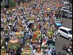 449 Ancak Dikirab ke Alun-alun Jember Pecahkan Rekor MURI