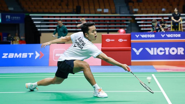 Anthony Ginting berhasil melaju ke babak 16 besar Korea Open 2025 usai mengalahkan Yushi Tanaka. Ia pun senang dengan hasil tersebut.