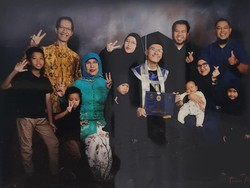 Wisudawan Tertua ITS Raih IPK 3,95 pada Usia 63 Tahun