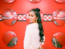 Musisi Muda Efah Aaralyn Pamer Lagu Baru di Acara Festival UMKM