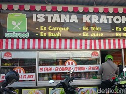 Segarnya Es Campur Istana Kraton Surabaya, Porsi Royal Harga Murah