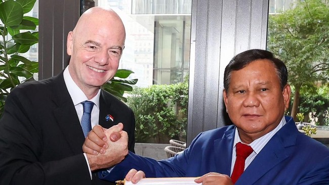 Presiden RI Prabowo Subianto bertemu dengan Presiden FIFA, Gianni Infantino dalam sebuah pertemuan di New York, Amerika Serikat, Rabu (24/9) waktu setempat.