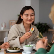 5 Cara Makan Siang Pekerja Kantoran yang Ampuh Empaskan Perut Buncit, Asal Konsisten Lakukan!