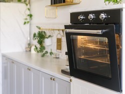 Rak Oven Penuh Kerak Usai Bikin Kue Lebaran? Pakai Cara Ini Bisa Kinclong Lagi