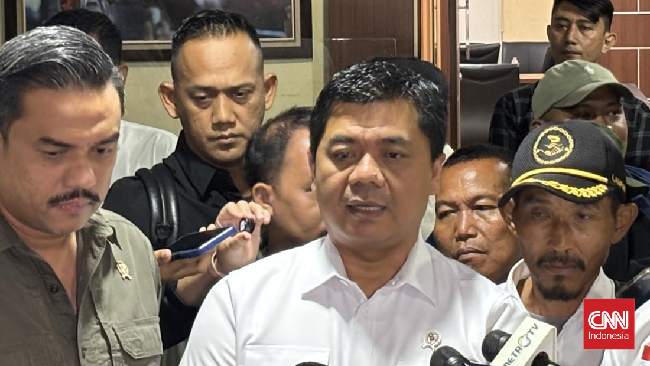 Wakil Menteri Sekretaris Negara Juri Ardiantoro memastikan program MBG tetap berjalan di tengah desakan evaluasi terkait ramai kasus keracunan.